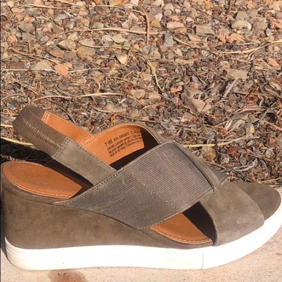 Caslon Alaysa Wedge Sandal. Genuine Leather! Olive/ Army green color. Size 7.5M - Picture 6 of 10